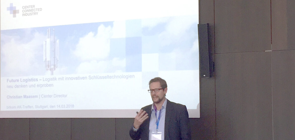 Center Leiter Christian Maasem bei seinem Vortrag bei Bitkom AK Treffen